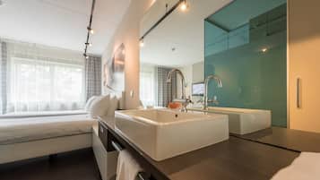 Superior kamer | Badkamer | Gratis toiletartikelen, een haardroger, handdoeken
