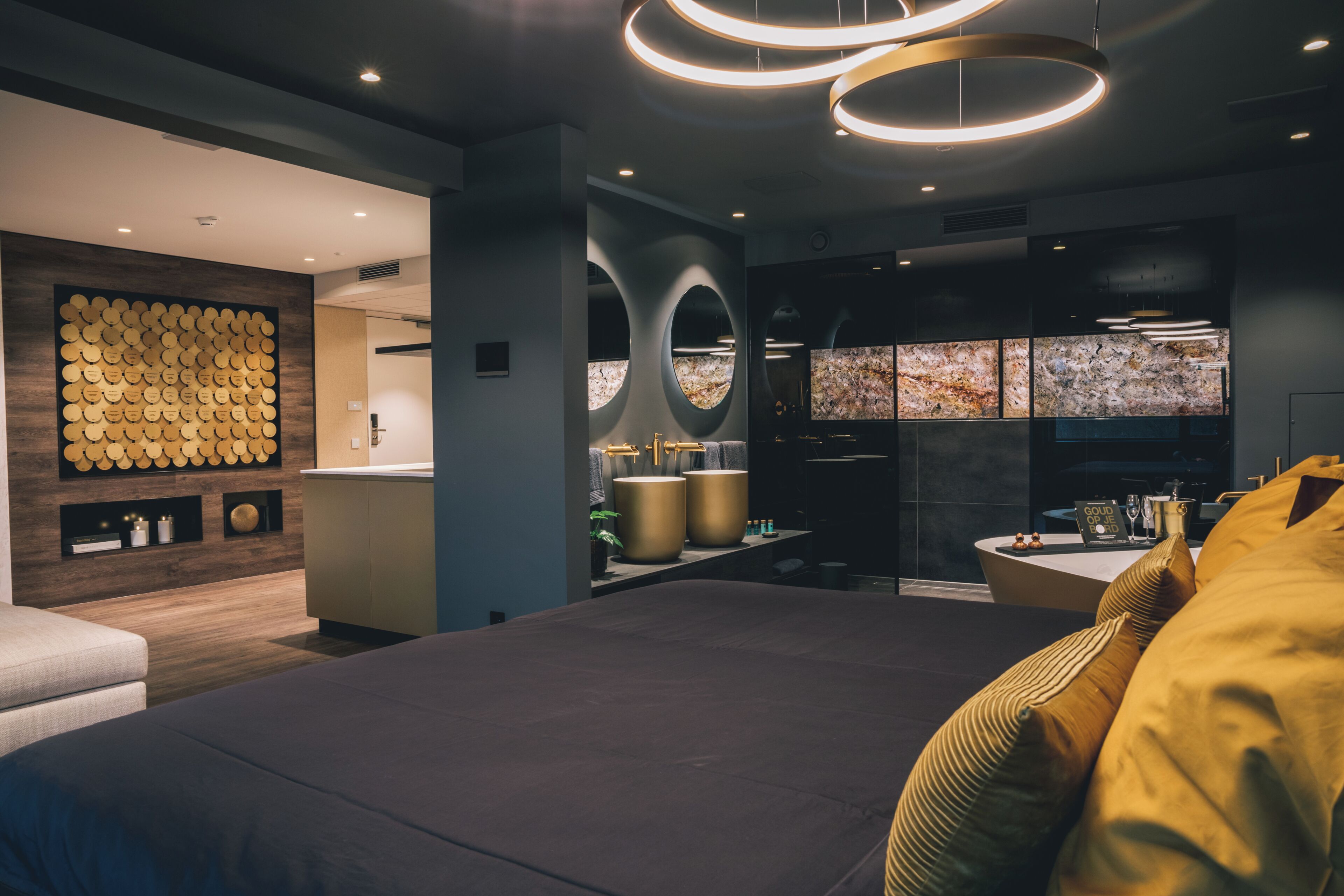 Luxury Studio Suite | In-room safe, iron/ironing board, free WiFi, bed sheets