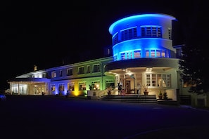 Front of property - evening/night - Macdonald Drumossie Hotel (Inverness)