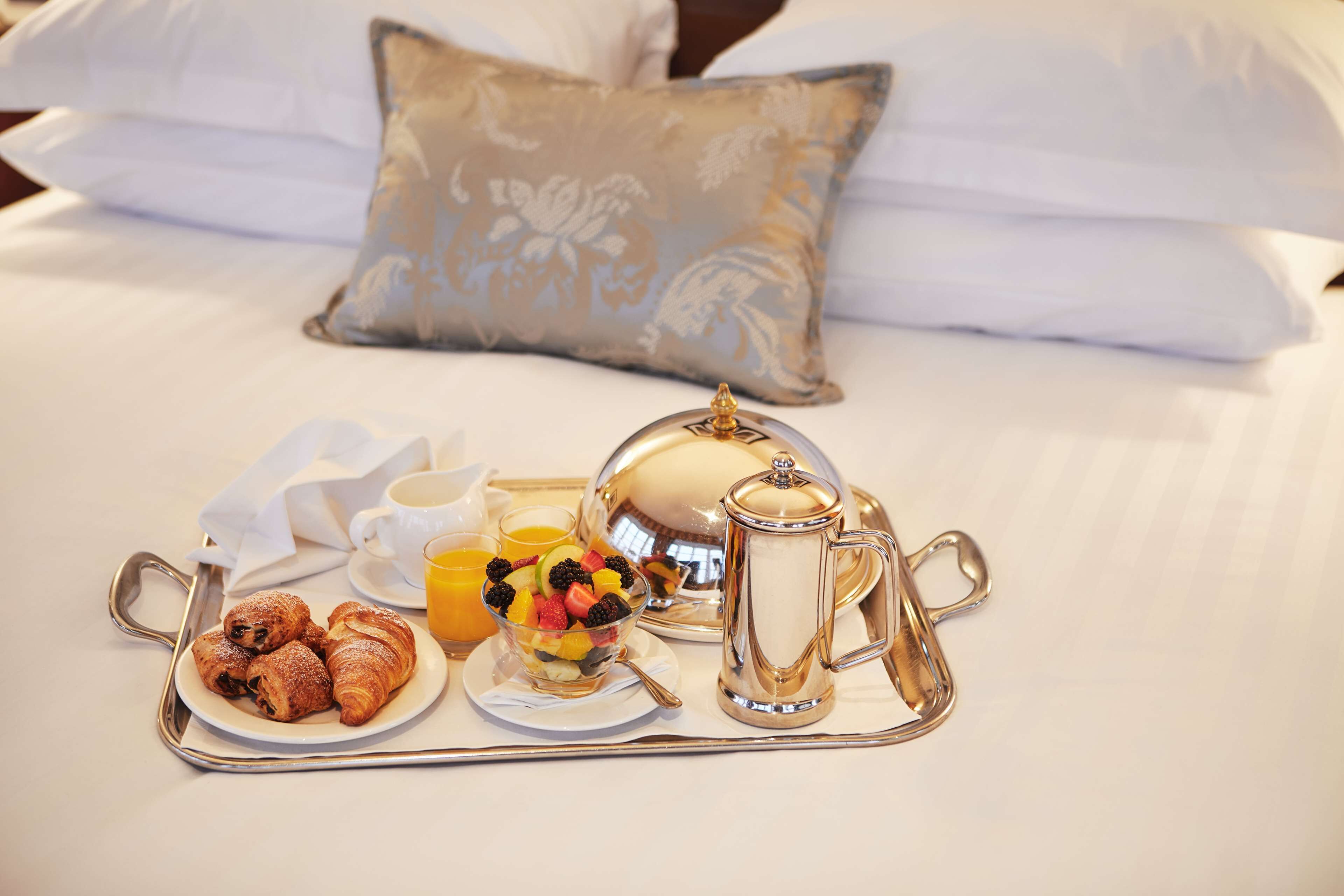 junior suite, 1 king bed (super deluxe double) | room amenity