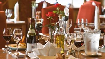 Se sirven desayunos, comidas, cenas y cocina británica