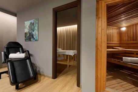 Wyndham Grand Athens - Image 40