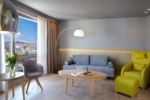 Premium bedding, pillowtop beds, minibar, in-room safe - Zeus Wyndham Grand Athens (Athens)