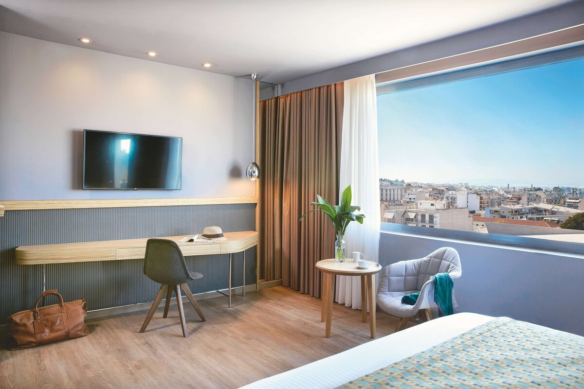 Premium bedding, pillowtop beds, minibar, in-room safe