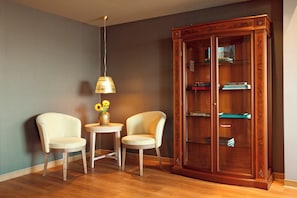 Presidentiële suite (Acropolis View) | Luxe beddengoed, pillowtop-bedden, een minibar, een kluis op de kamer