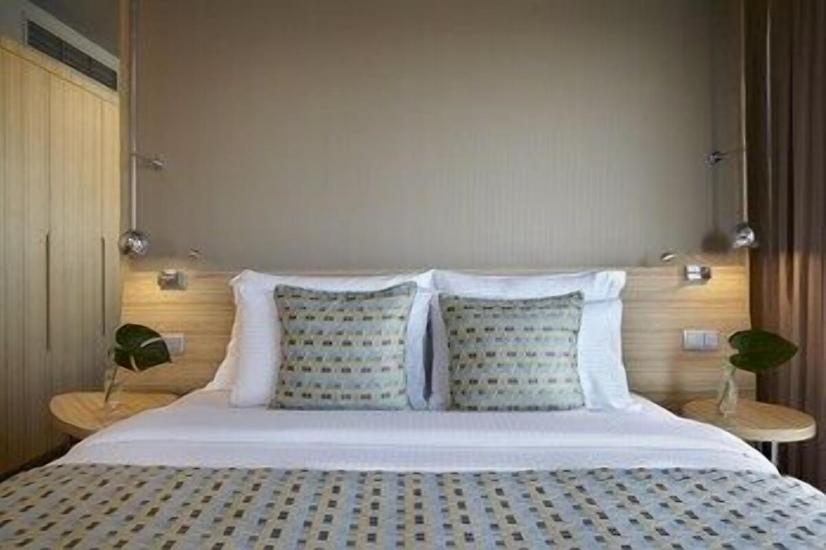 Premium bedding, pillowtop beds, minibar, in-room safe