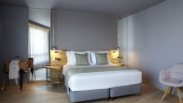 Ropa de cama de alta calidad, colchones con pillow-top y minibar