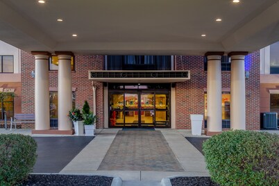 Holiday Inn Express Hotel & Suites Bowling Green by IHG