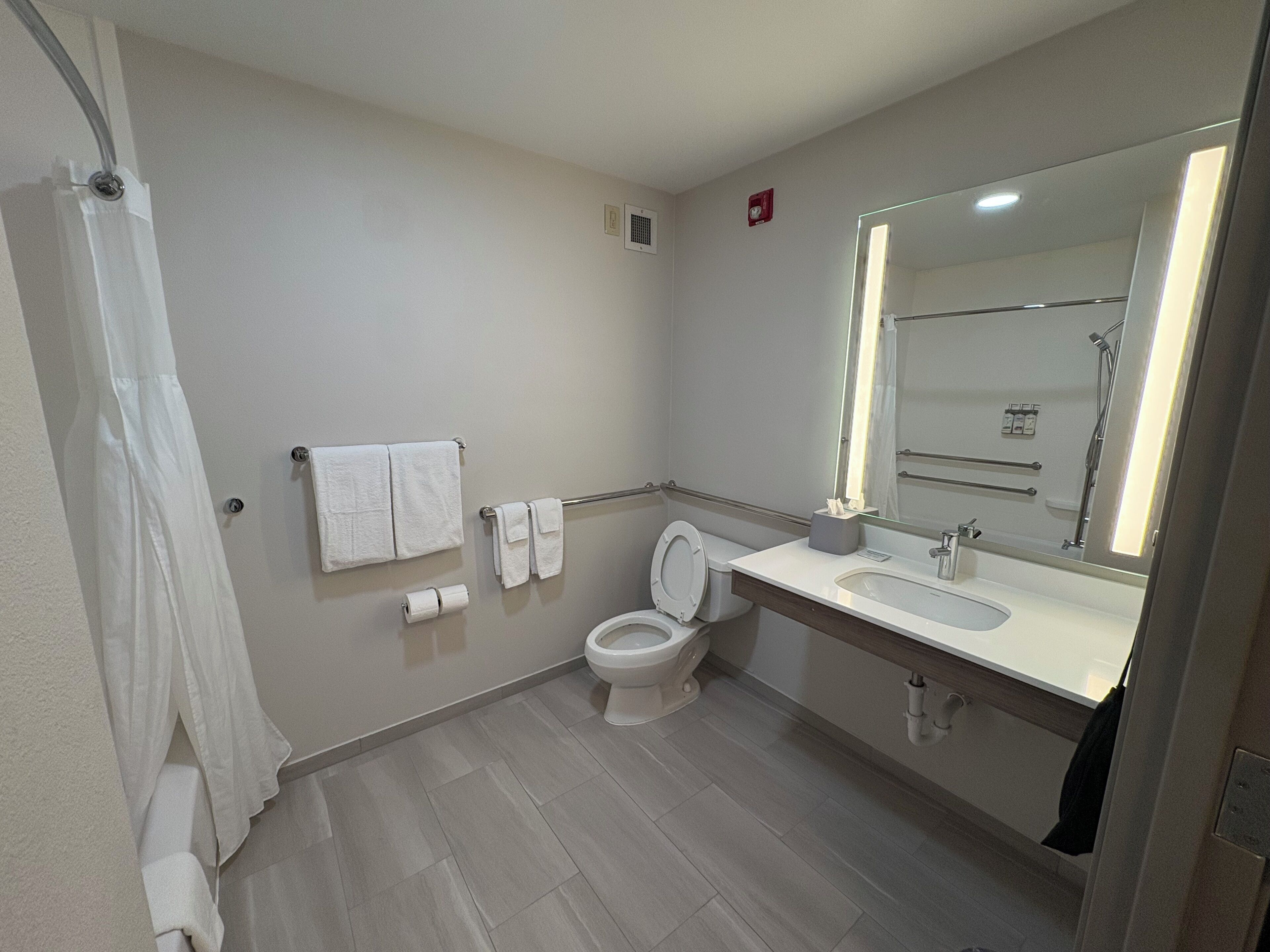 Photo - Holiday Inn Express  & Suites Lafayette