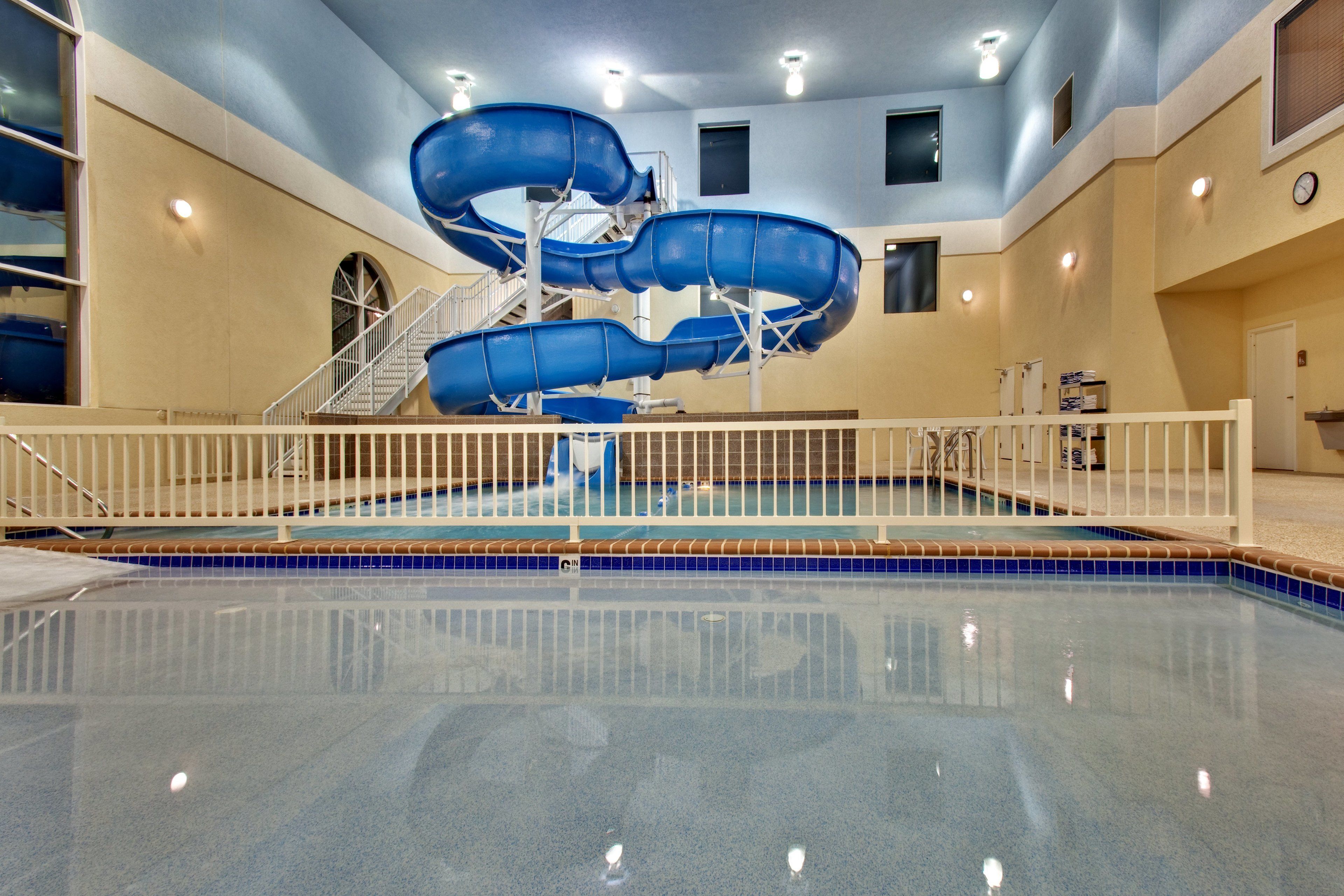 indoor pool, open 7 am to 10 pm, pool loungers