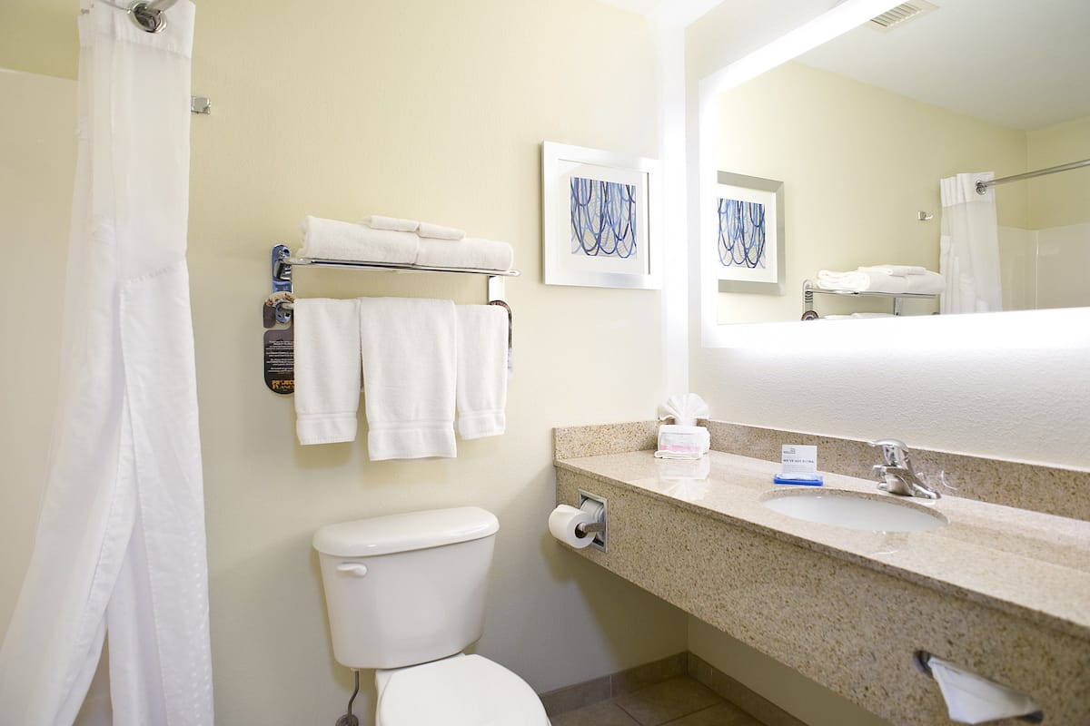 1 chambre, coffres-forts dans les chambres, bureau