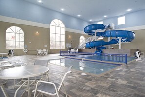 Indoor pool, open 7:00 AM to 11:00 PM, sun loungers - Garner Hotel Brookings by IHG (Brookings)