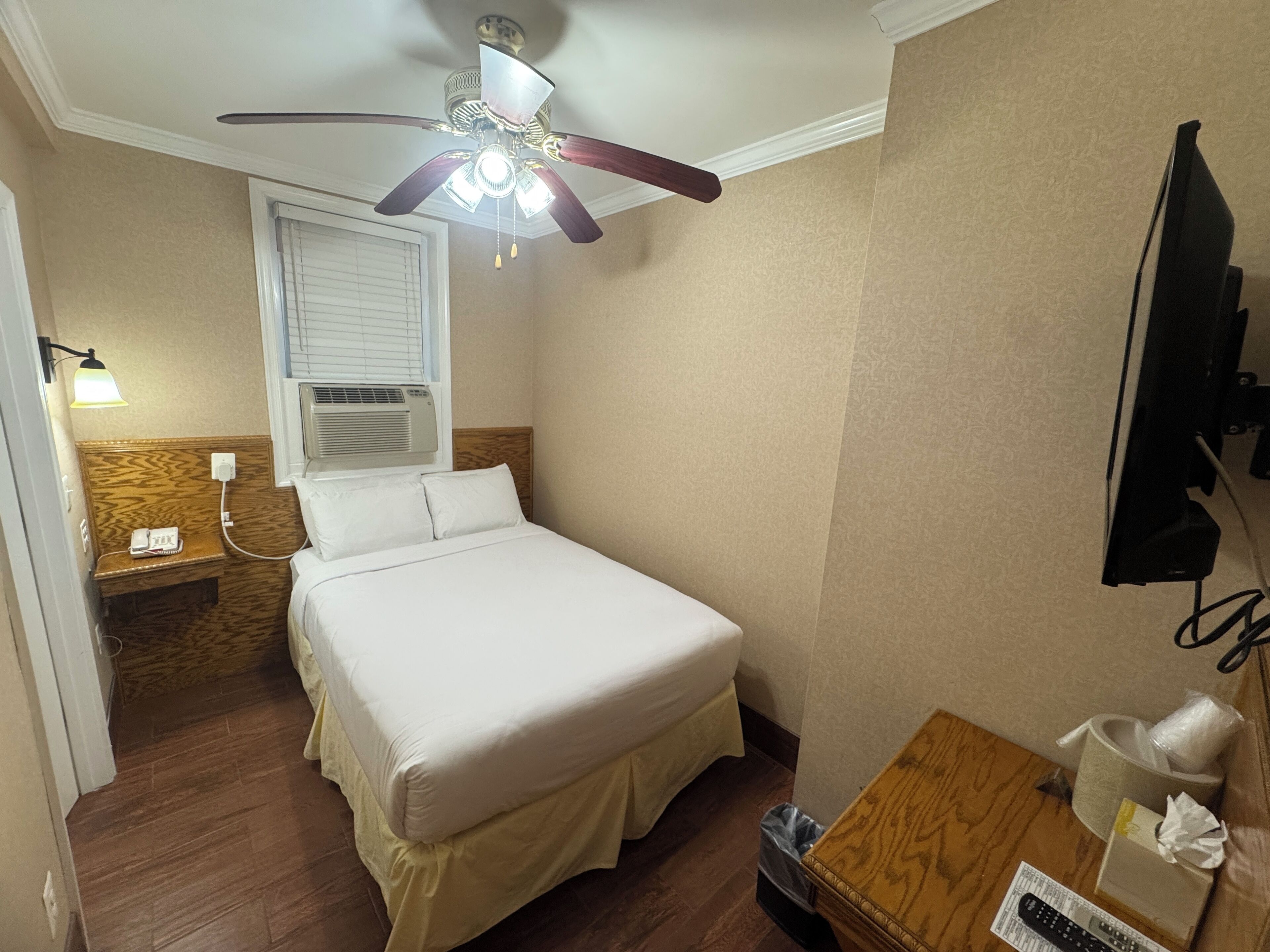 Iron/ironing board, free WiFi, bed sheets