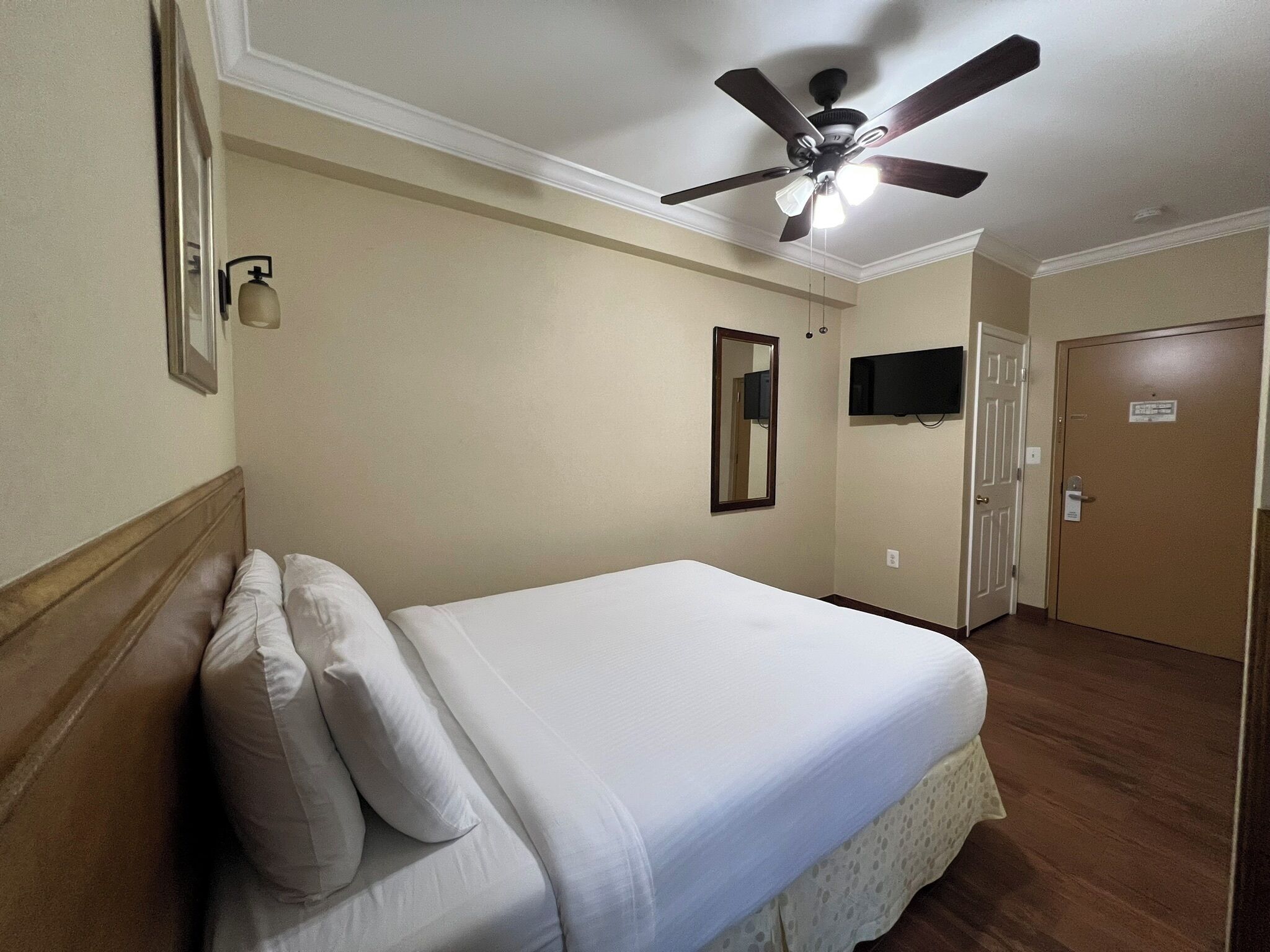 Iron/ironing board, free WiFi, bed sheets