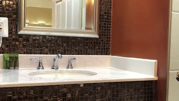 Ducha, artículos de higiene personal gratuitos y secador de pelo