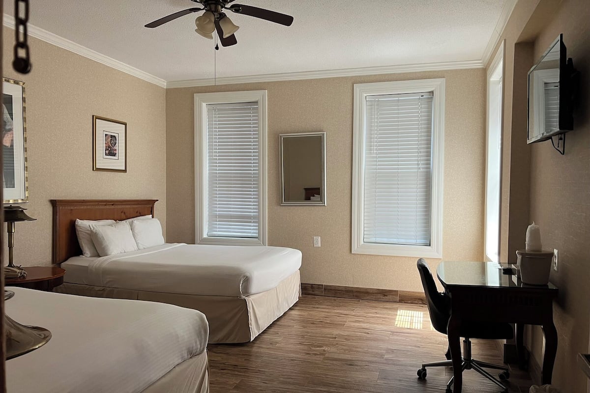 Traditional Room, 2 Full Beds