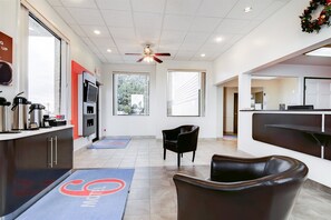 Coin salon dans le hall