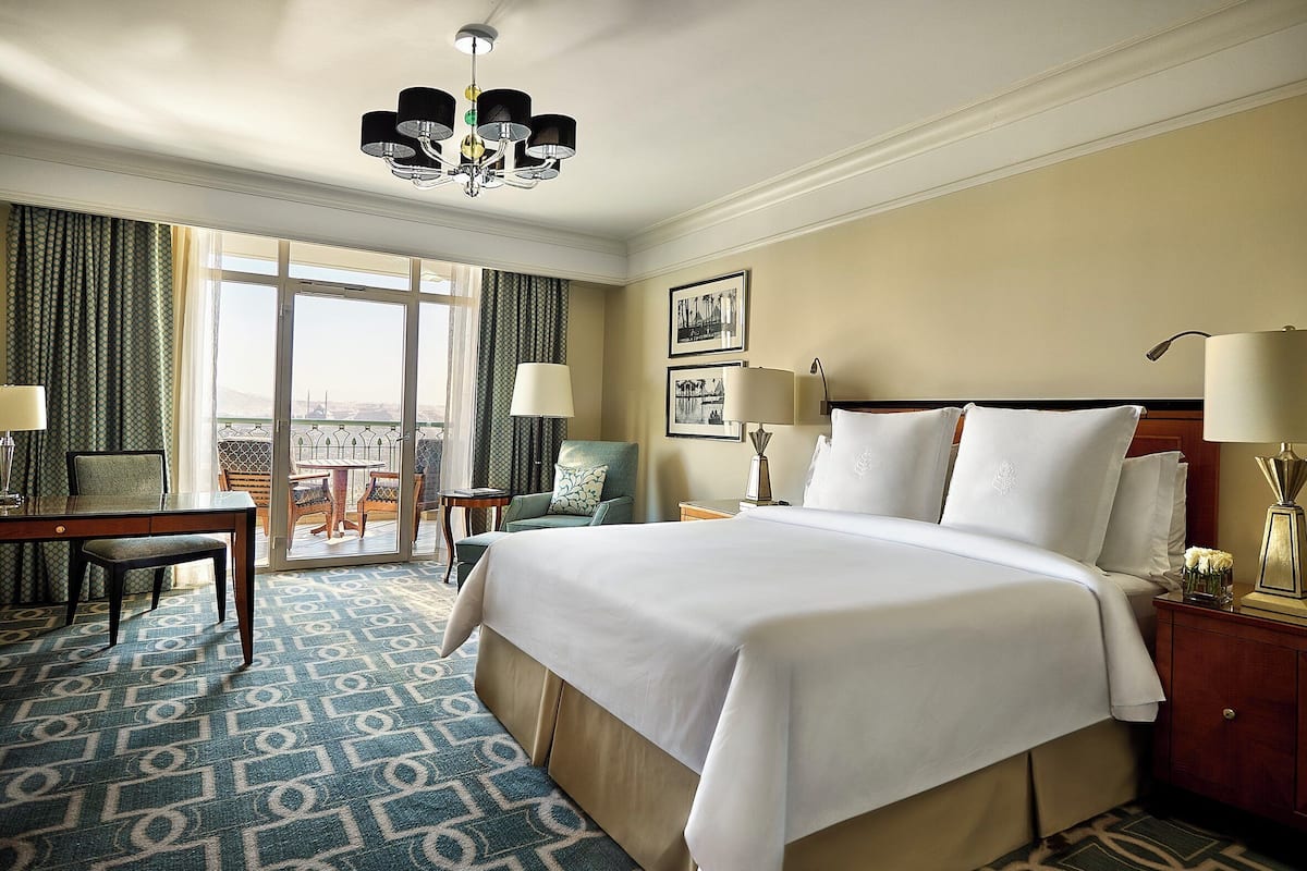Deluxe Room, 1 King Bed, Pool View