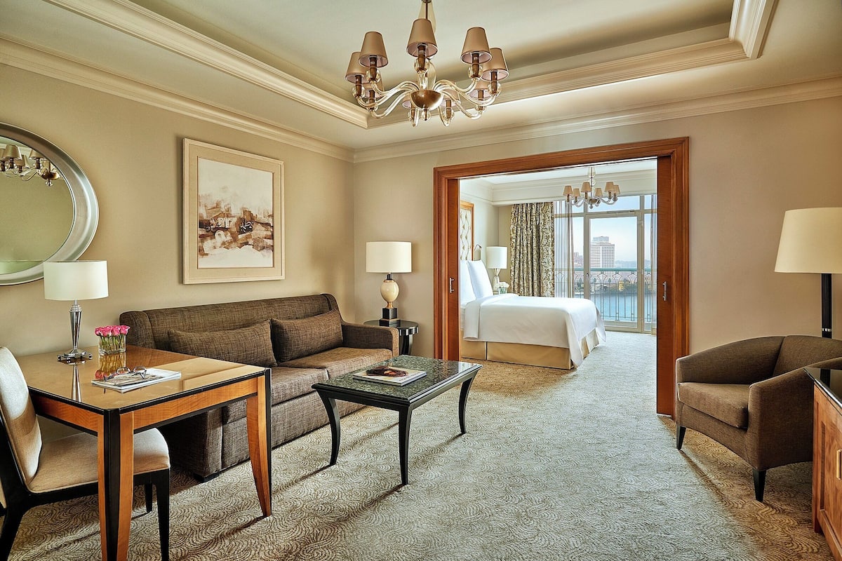 Corniche Suite King Bed