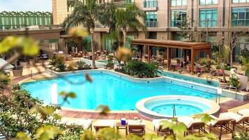 Alberca techada, 2 albercas al aire libre y camas balinesas (con cargo)