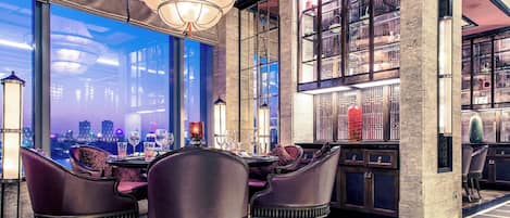 5 restaurants, servant le déjeuner et le dßner; cuisine chinoise
