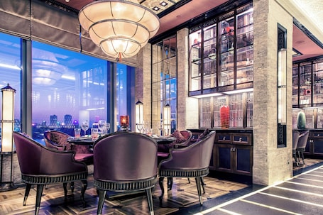 5 restaurants, breakfast, lunch, dinner served; Chinese cuisine
