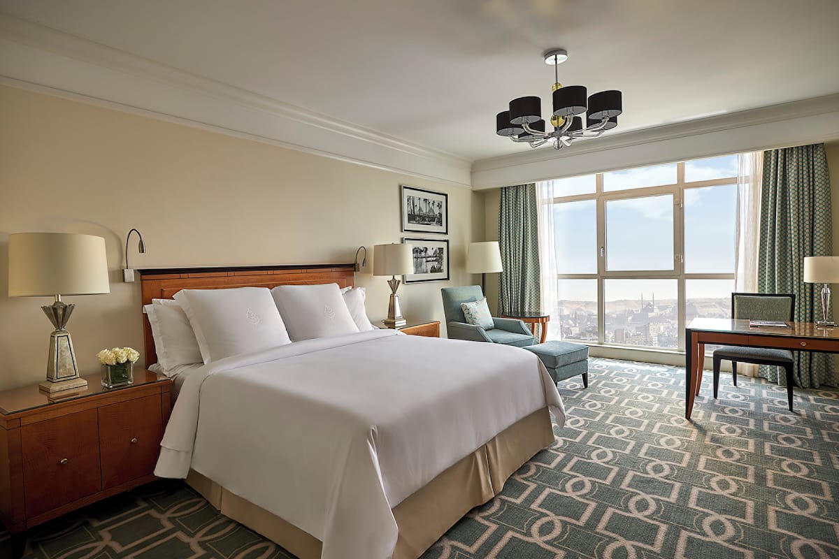 Superior Room, 1 King Bed, Pool View