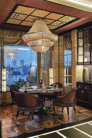 5 restaurants; breakfast, lunch, dinner and brunch served  - Four Seasons Hotel Cairo at Nile Plaza (Cairo)
