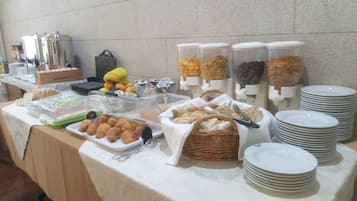 Free daily continental breakfast