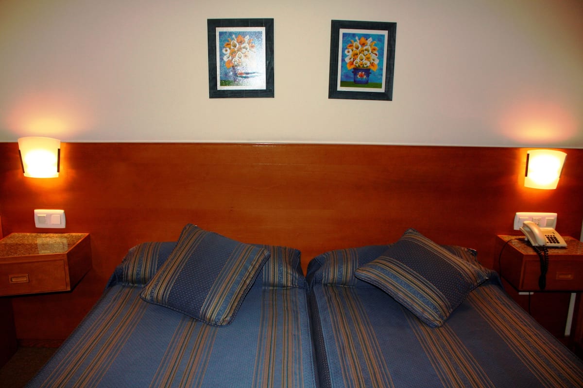Soundproofing, free WiFi