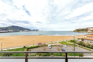Beach - Petit Palace Tamarises (Getxo)