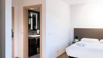 Triple Room | Zimmersafe, Schreibtisch, kostenloses WLAN, Bettwäsche