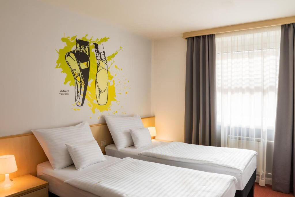 in-room safe, desk, free wifi, bed sheets