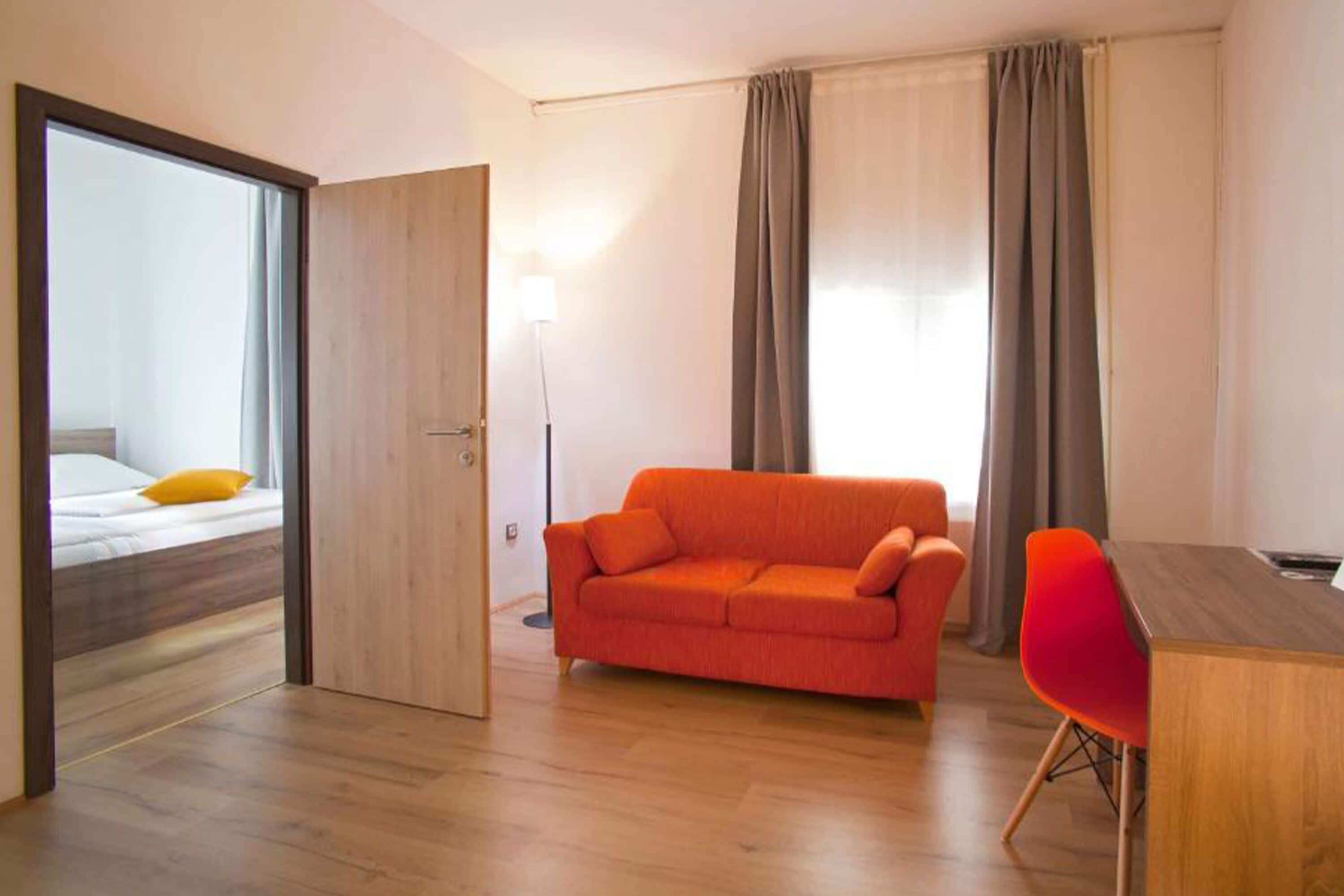 suite | in-room safe, desk, free wifi, bed sheets