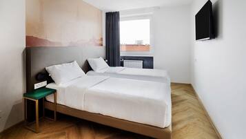 Suite | In-room safe, desk, WiFi (free), bed sheets