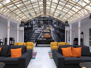 Coin salon dans le hall