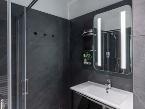 In-room safe, desk, free WiFi, bed sheets - B&B HOTEL Maribor Orel (Maribor)