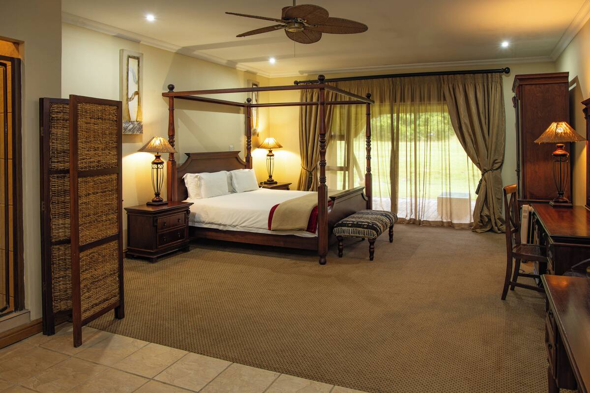 Deluxe Room, 1 King Bed (River Lodge)