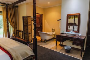 Bathroom - Premier Resort Mpongo Private Game Reserve (Macleantown)