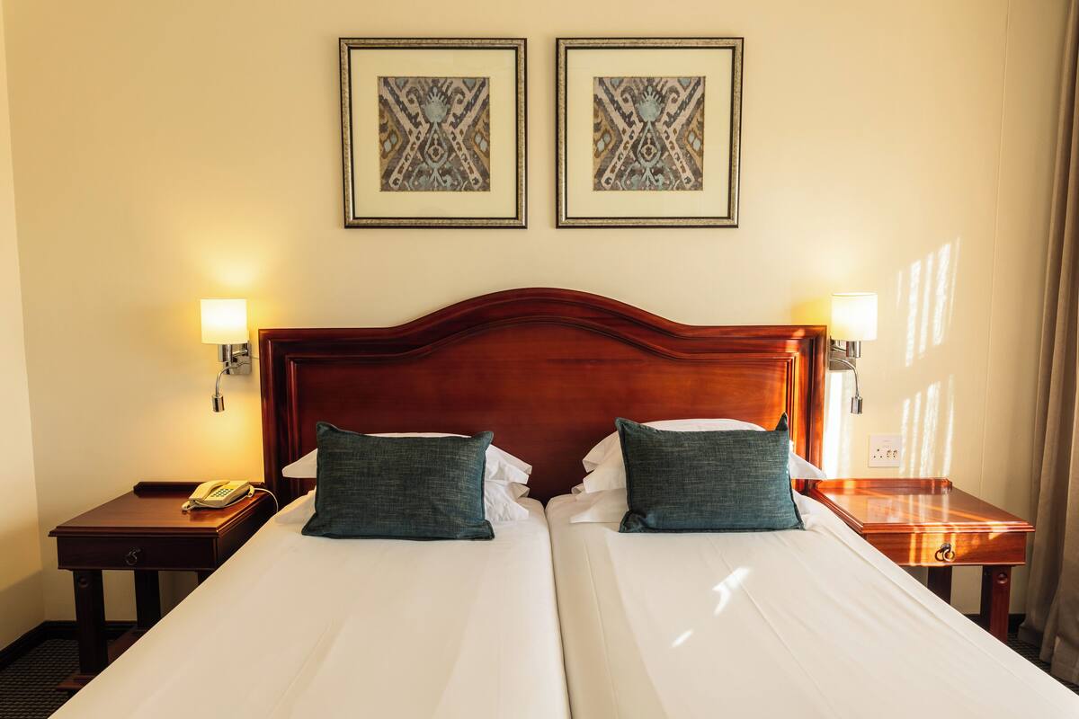 Premium bedding, in-room safe, desk, laptop workspace
