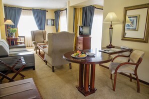 Premium bedding, in-room safe, desk, laptop workspace