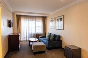 En 88-centimeters Flatskjerm-TV med Parabol-TV samt TV