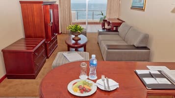 Roupas de cama premium, cofres nos quartos, escrivaninha