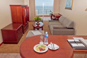 Sengetøy av topp kvalitet, safe på rommet og skrivebord