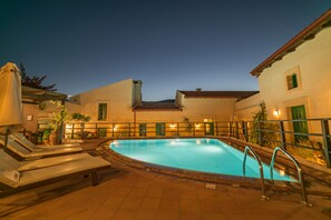 Seasonal outdoor pool - Villa Archanes (Archanes-Asterousia)