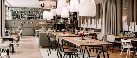 Breakfast, lunch, dinner served; international cuisine