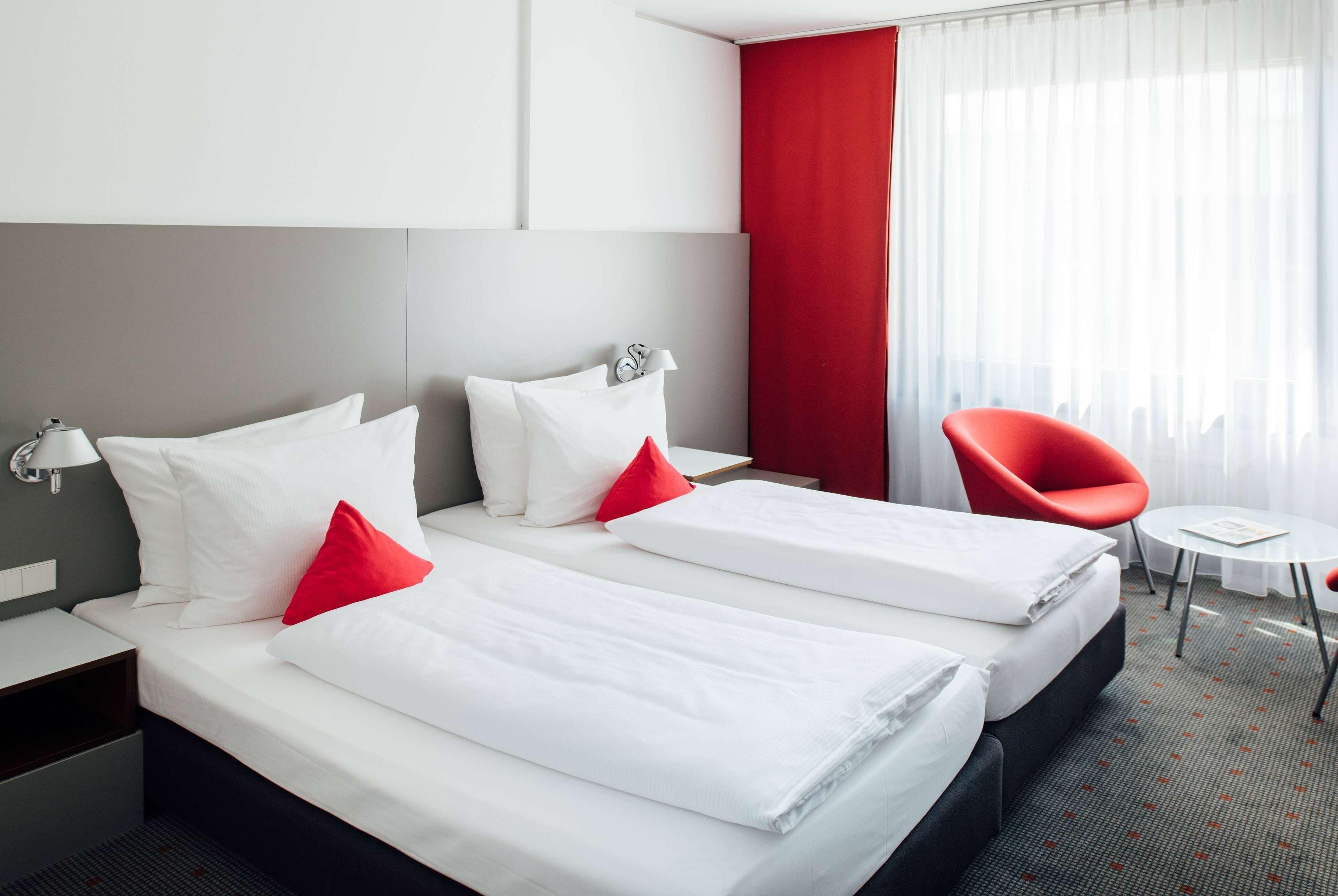 Premium bedding, in-room safe, desk, blackout drapes