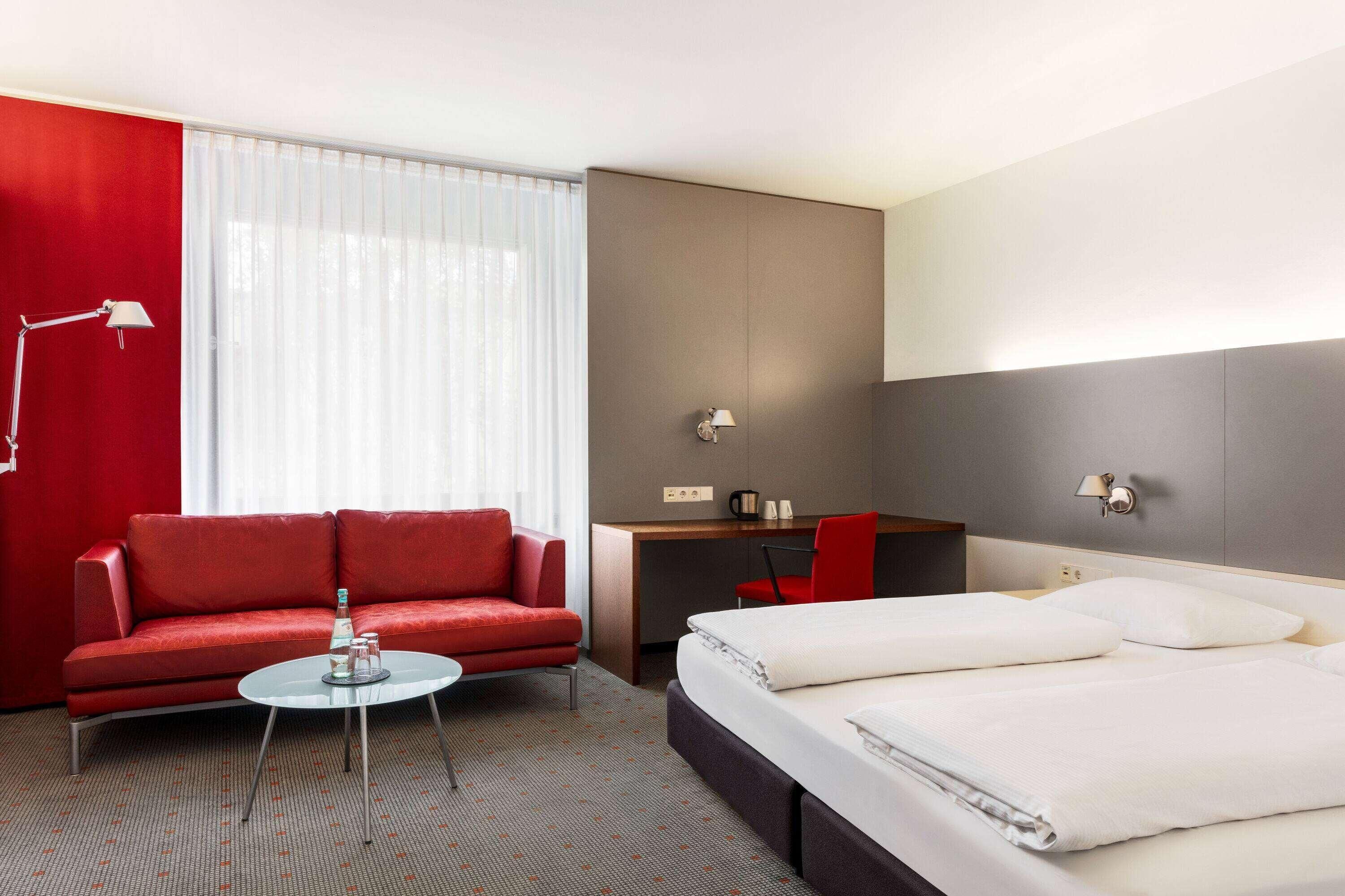 Premium bedding, in-room safe, desk, blackout drapes