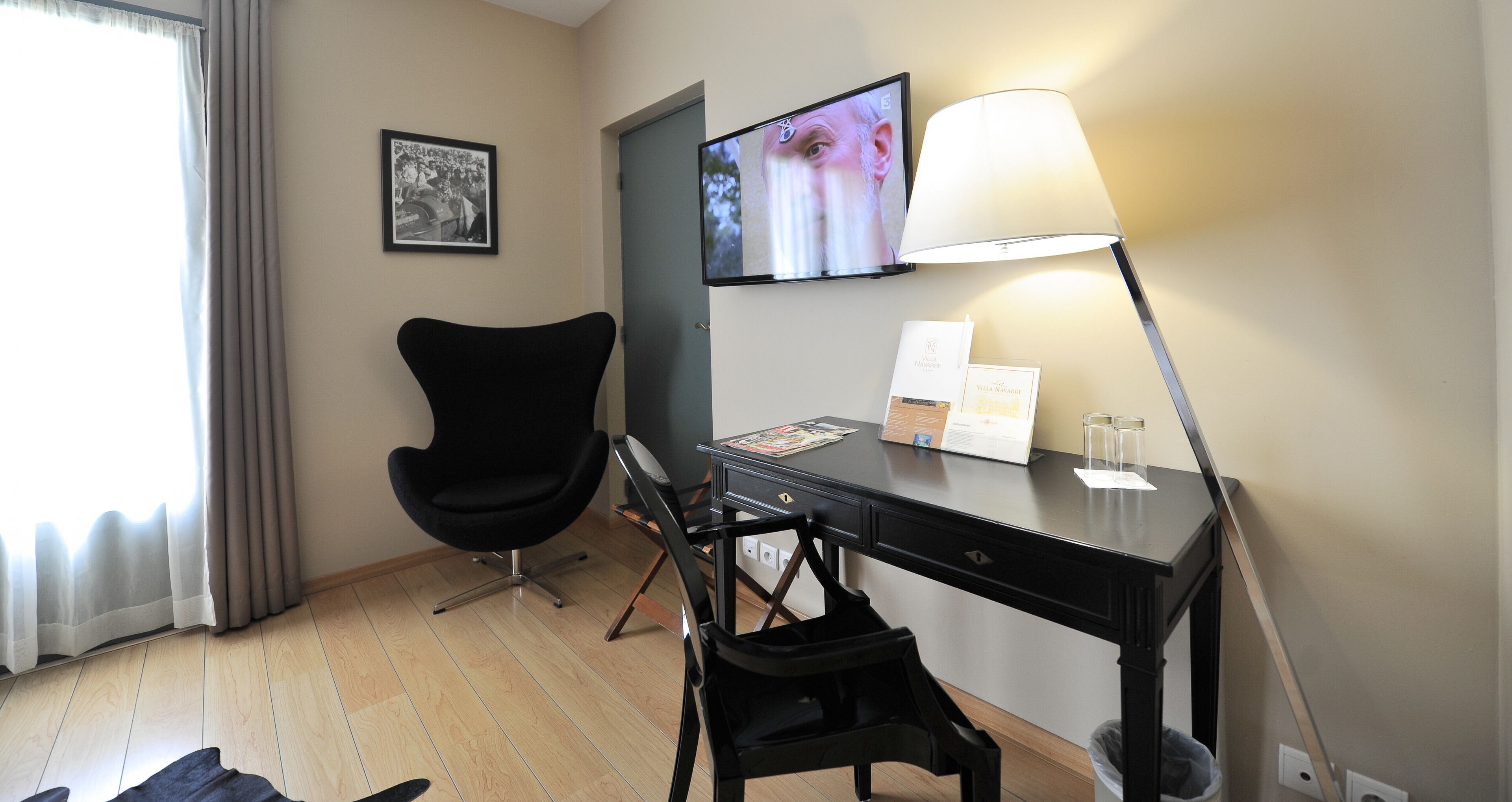 standard double room | television