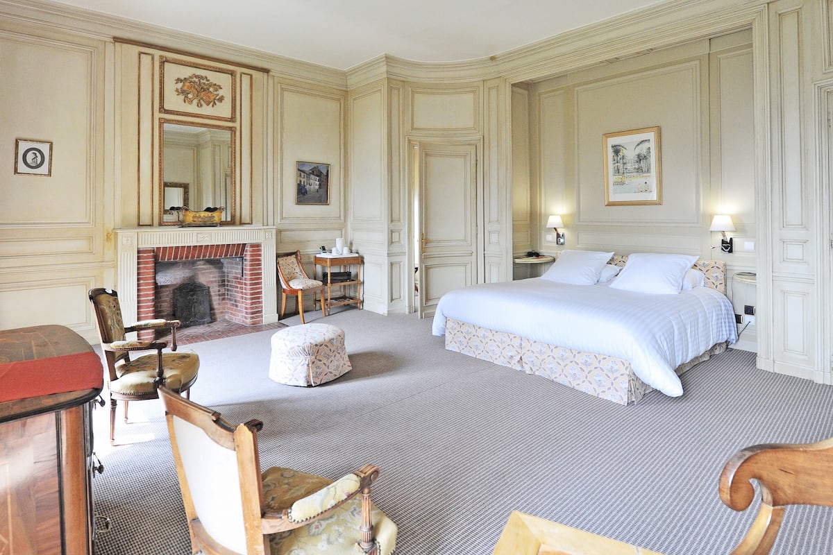 suite for 2 – double or twin  | premium bedding, minibar, in-room safe, desk